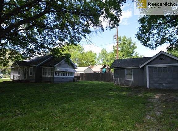 1 car detached garage