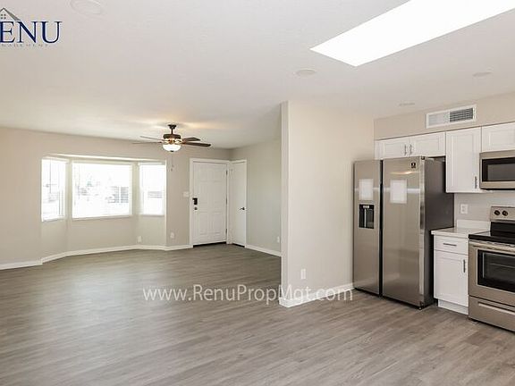5th image of 3244 W Grovers Ave