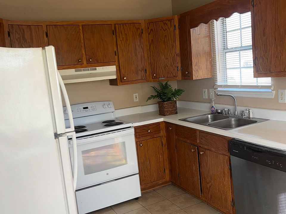1st image of 106 Thornhedge Trl