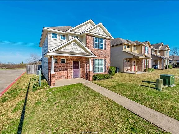 2nd image of 2939 McLaren Dr