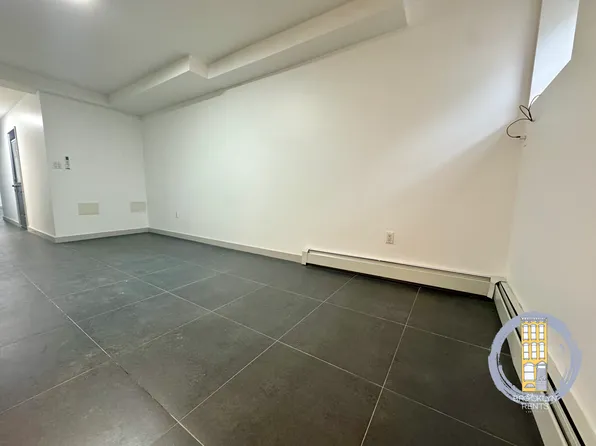 481 Chauncey Street image 24 of 28