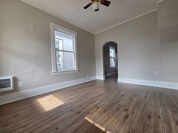 3rd image of 1618 W Spofford Ave