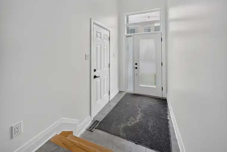 60 Young St #1A — Photo 4