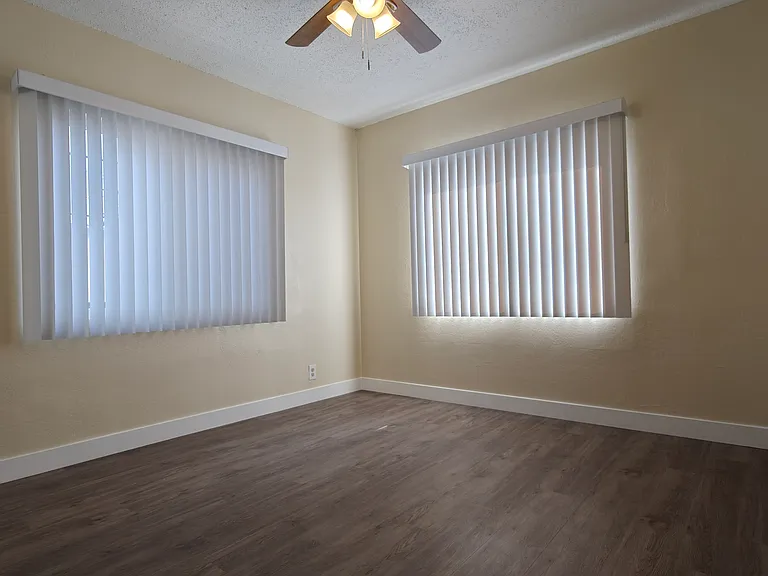 10223 Darby Ave #6 — Photo 6