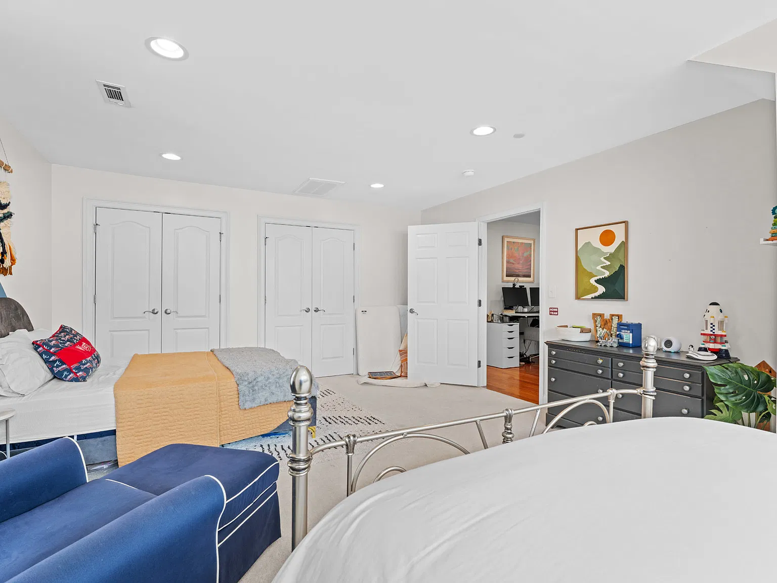 5 bed, 3779 sqft, $4,000 — Photo 2