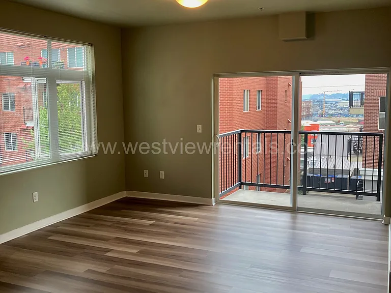 200 E Maple St — Photo 454