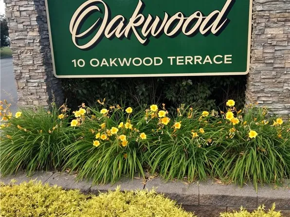 10 Oakwood Ter 50, New Windsor, NY 12553