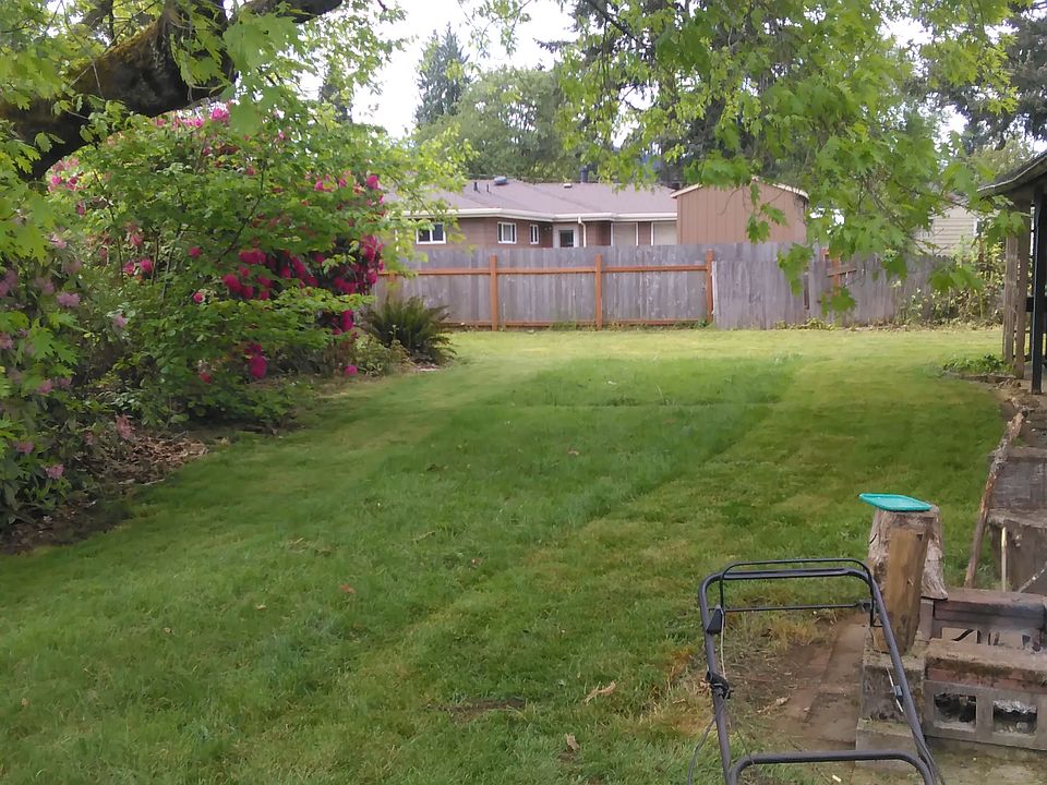 2nd image of 33878 NE Prairie St