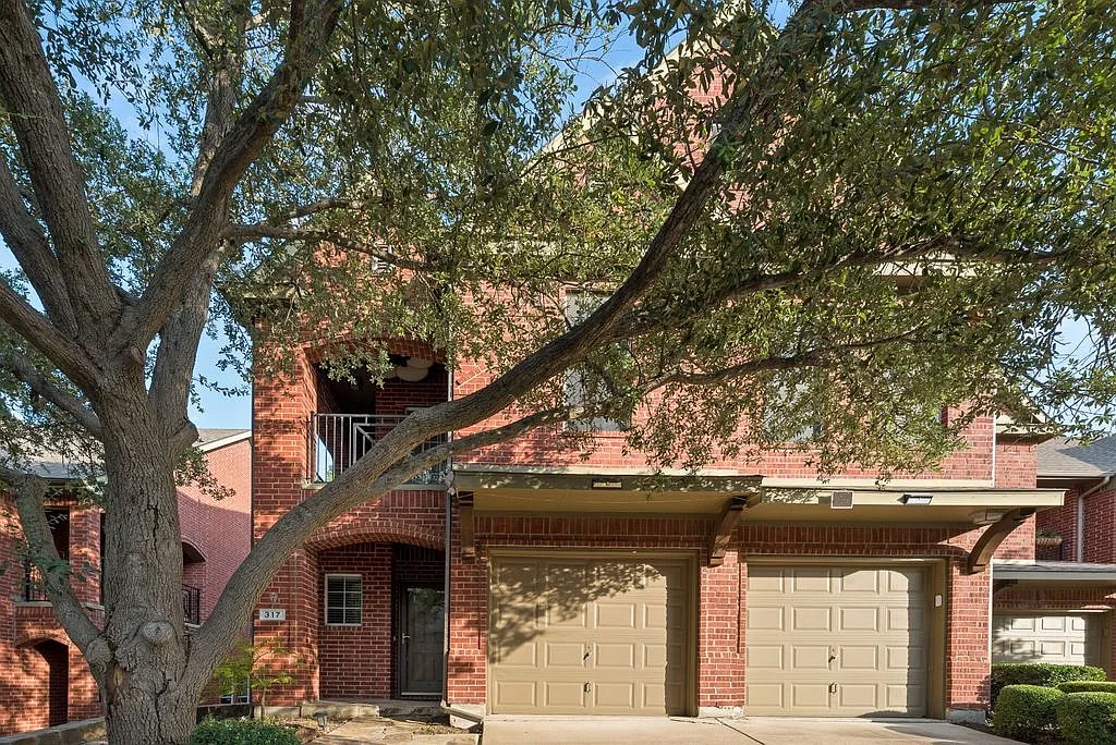 4 bed, 3.5 bath, 2715 sqft, $3,000 — Photo 1