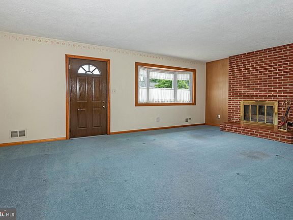 4th image of 104 Caswell Ave