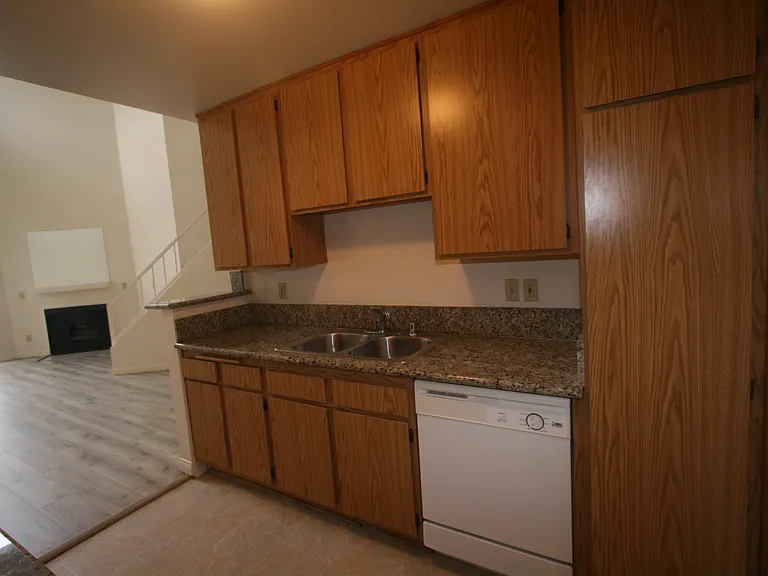 3637 Clarington Ave #202 — Photo 53