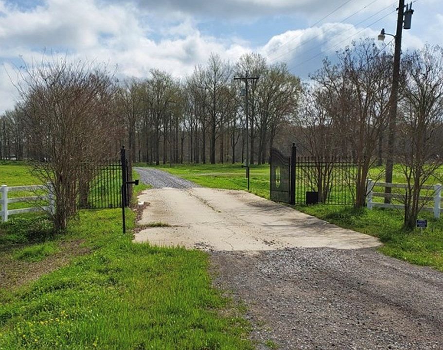 2nd image of 11 Cove Ln