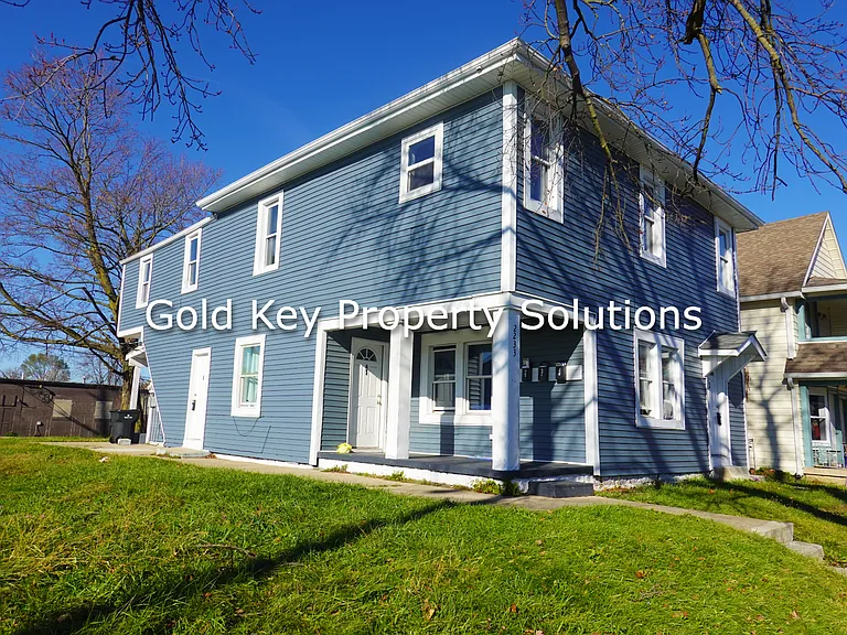 2233 E Lynn Street — Photo 16