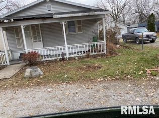 1021 Dover St, Centralia, IL 62801