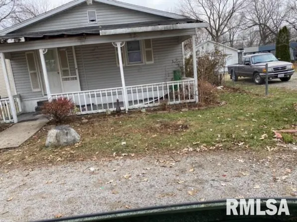 1021 Dover St, Centralia, IL 62801