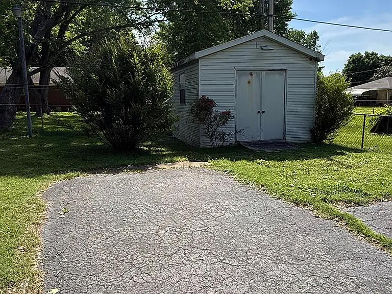 416 Blane Dr — Photo 11