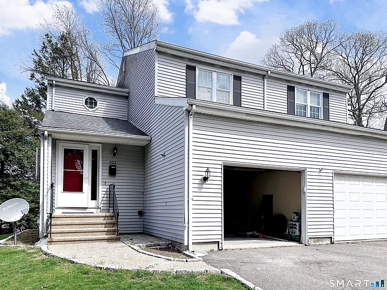 203 Capewell Ave — Photo 6
