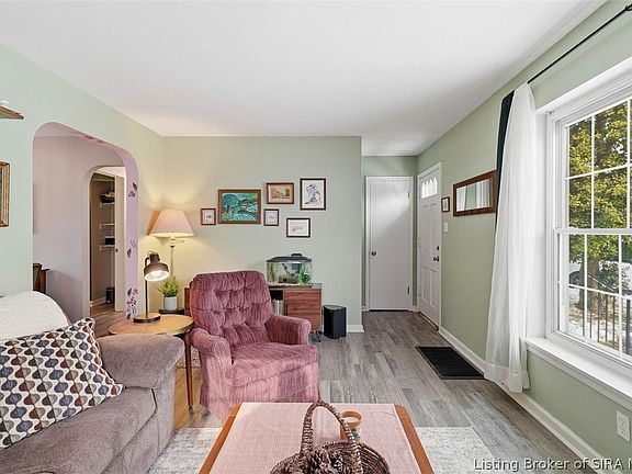4th image of 525 Fenwick Drive