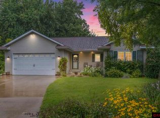 1566 Edgewood Blvd, North Mankato, MN 56003