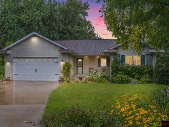 1566 Edgewood Blvd, North Mankato, MN 56003