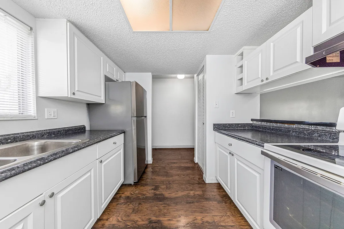 Photo 2 of 26 - 621 99th Ave N #102 - Saint Petersburg, FL Building Photo - 621 99th Ave N #102