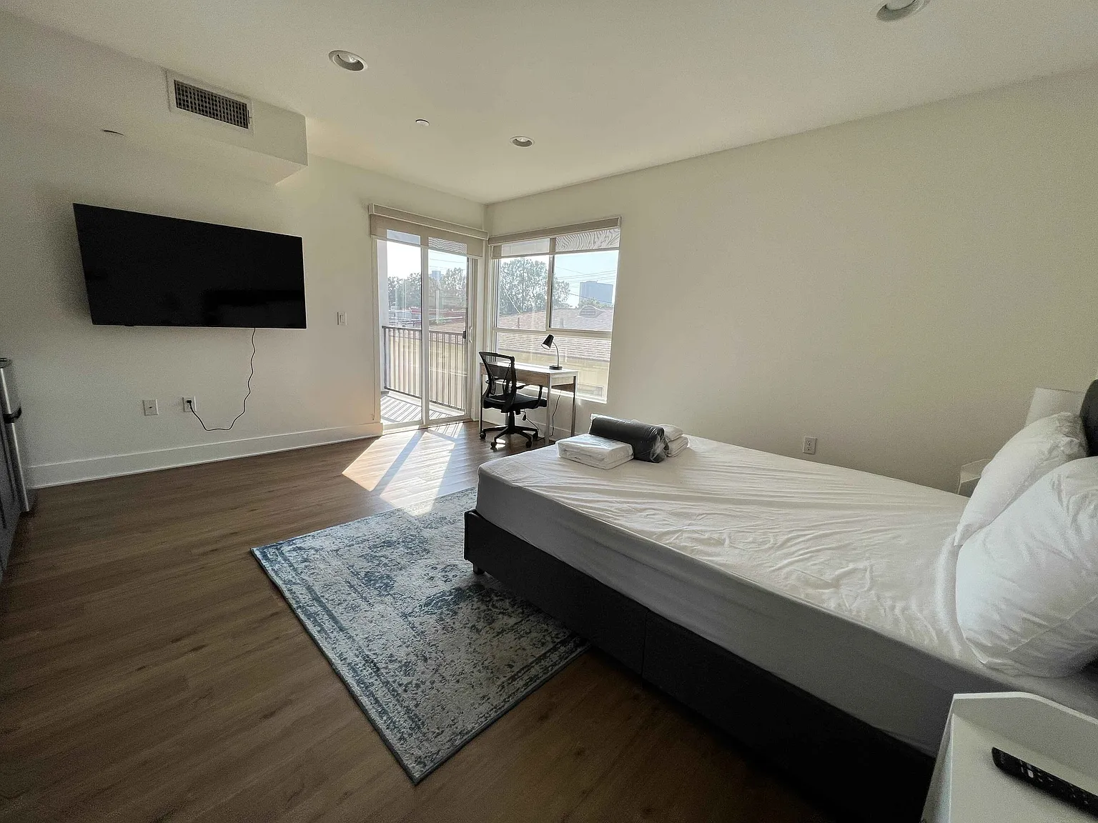 4 bed, 1500 sqft, $1,550 — Photo 2