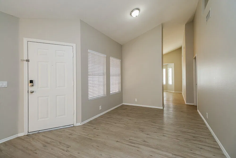 3 bed, 2.0 bath, 1358 sqft, $2,300 — Photo 3
