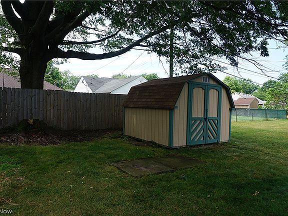 4th image of 640 Hemlock Dr