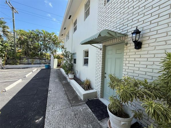 1810 NE 56th St APT 2