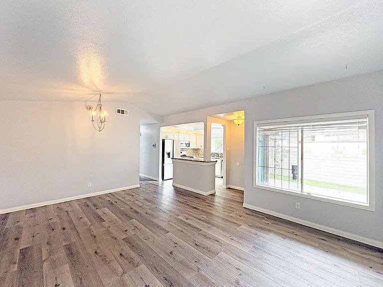 266 Oleander Dr — Photo 8