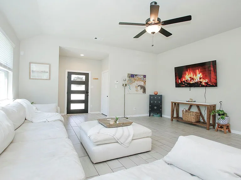 320 Rise Ln — Photo 11