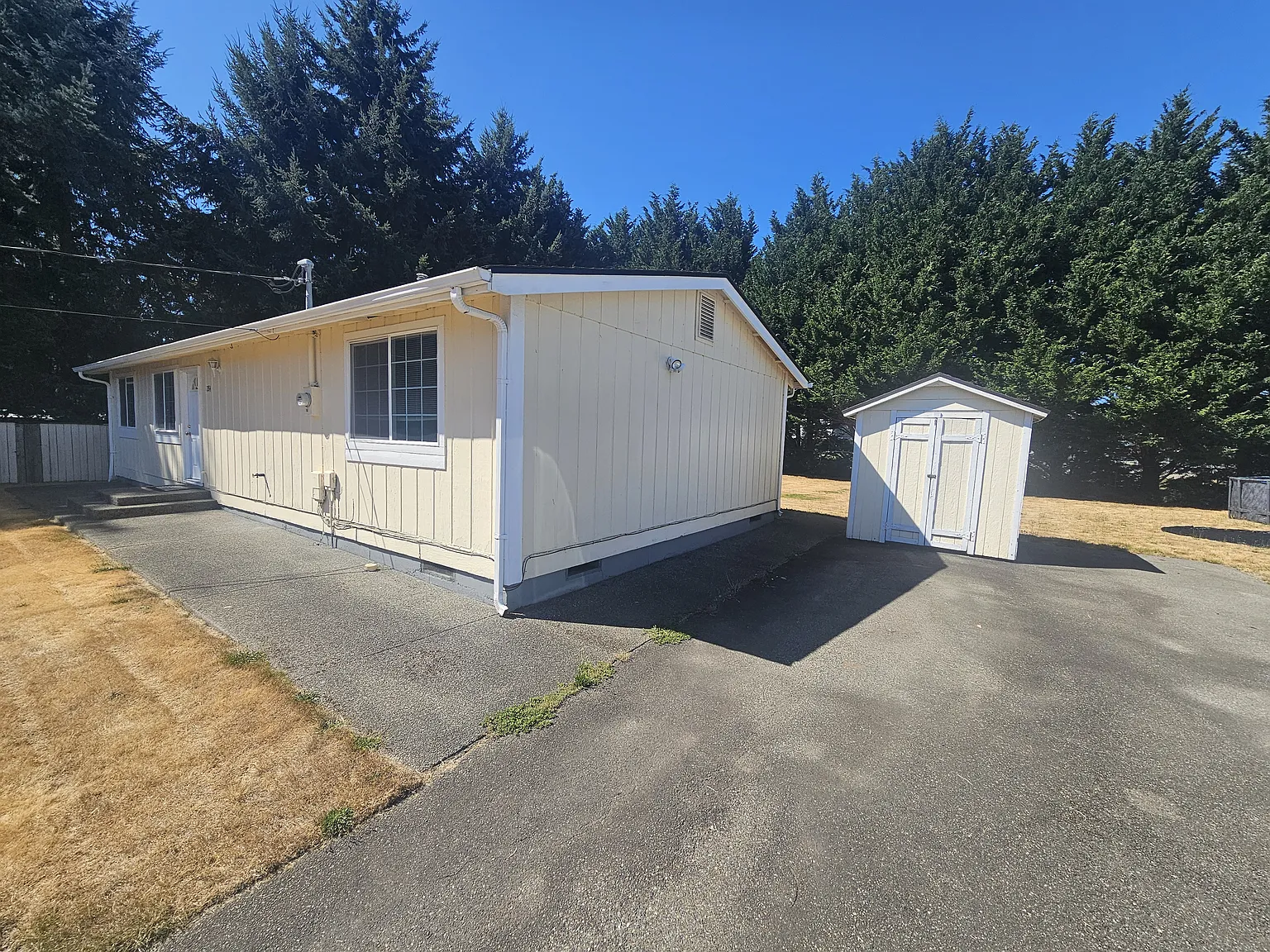 3 bed, 1.5 bath, 1152 sqft, $2,289 — Photo 2