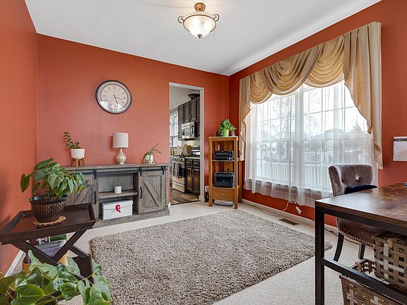 5th image of 161 Rushmore Dr