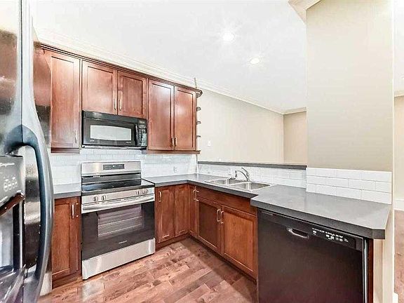 5th image of 323 N 13th Ave SW #101