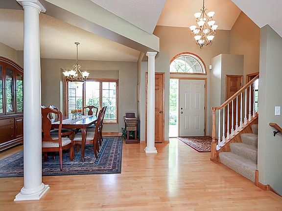 4th image of 708 Applewood Cir