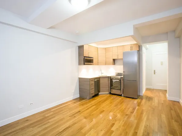 210 W 70th St, New York, NY