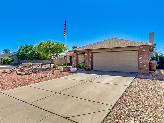 3rd image of 8101 W Windrose Dr