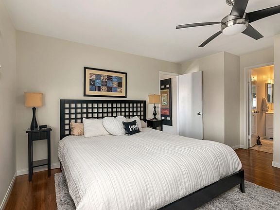 4th image of 2530 Clairemont Dr Unit 206