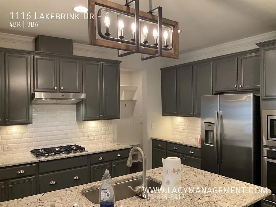 4 bed, 3.0 bath, 2140 sqft, $2,400 — Photo 4