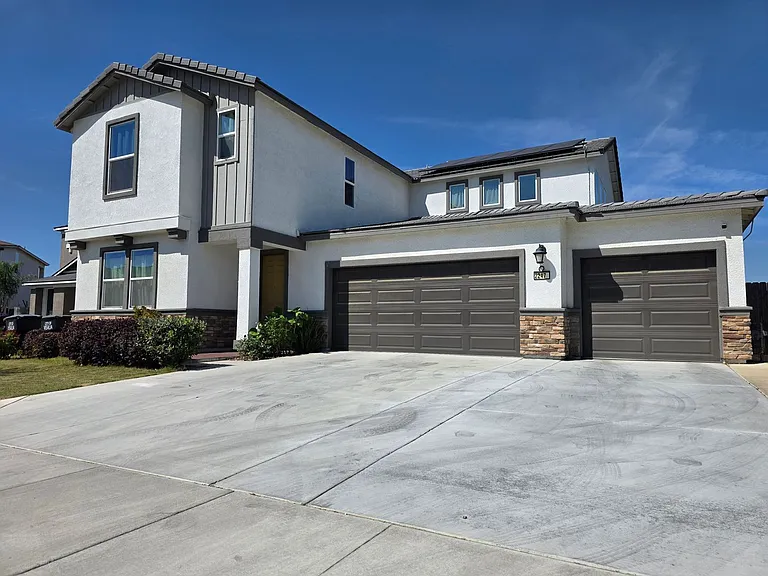 2247 S Manzanita Ct — Photo 2