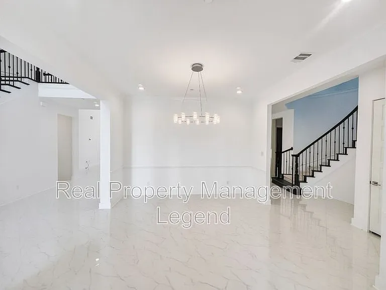 809 Jamestown Ln — Photo 21