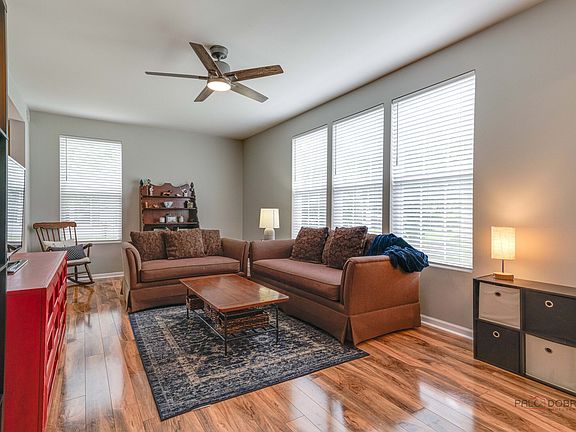 5th image of 119 W Buckingham Dr #119