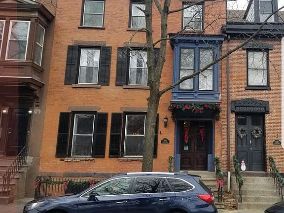 This historic home is two minute walk to everything downtown. Park your car in the back and just walk. Quiet street that is not a bus/fire route!