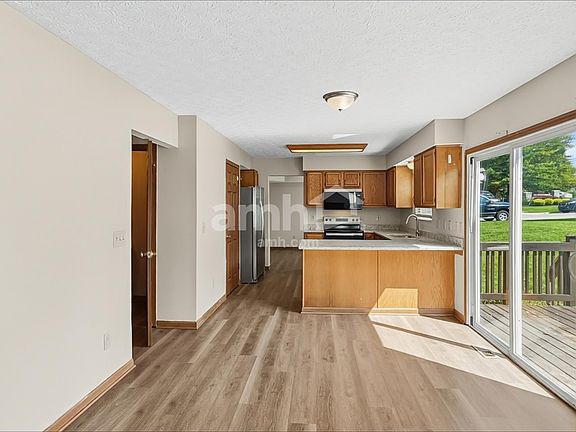5th image of 206 Aston Ct