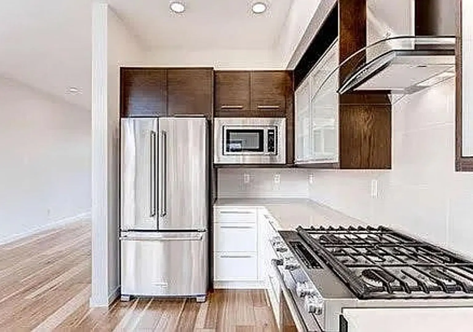 3-Bedroom Alki Townhome — Photo 4