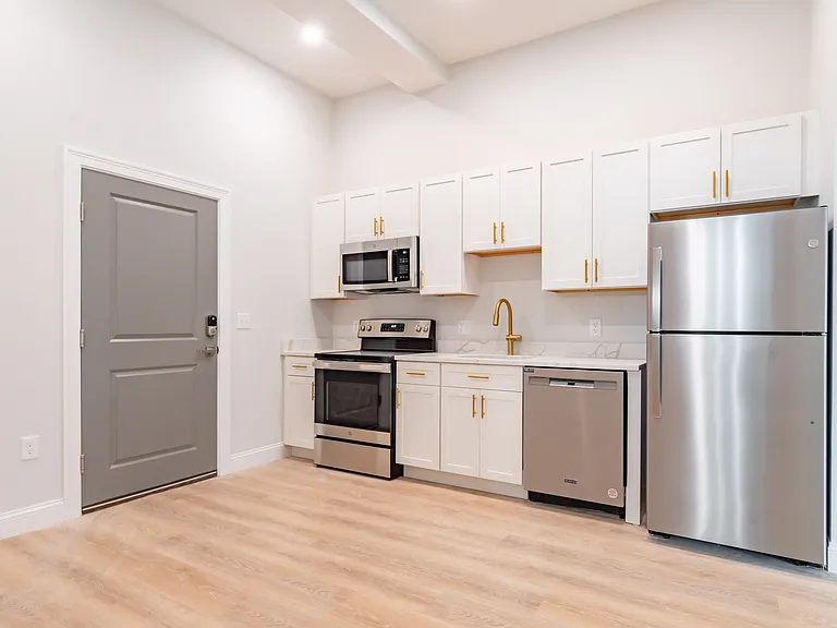 146 Main St #203 — Photo 7