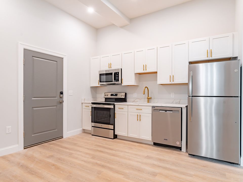 1st image of 146 Main St #203