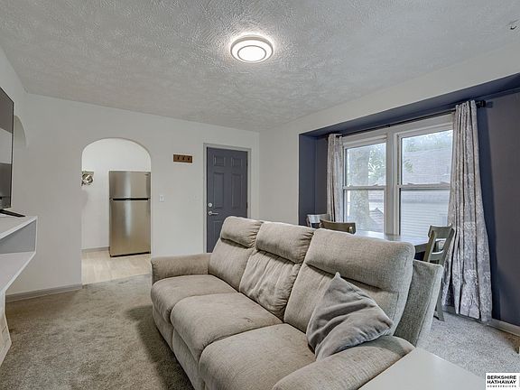 4th image of 305 W 19th Ave