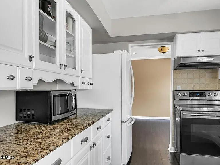 960 Green Hill Blvd — Photo 5