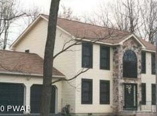 100 Pipher Rd, Bushkill, PA 18324